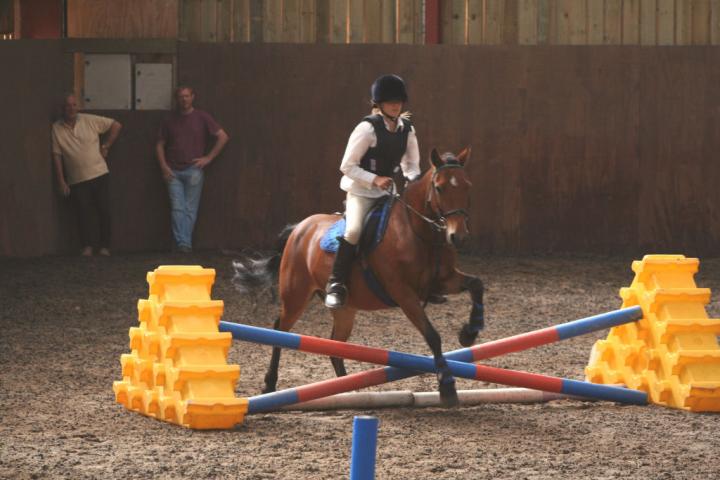 chestnuts-riding-school-051Jumping chestnuts-riding-school-051Jumping