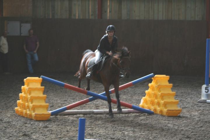 chestnuts-riding-school-093Jumping chestnuts-riding-school-093Jumping