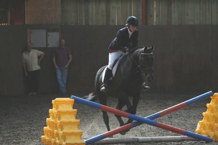 chestnuts-riding-school-099Jumping chestnuts-riding-school-099Jumping