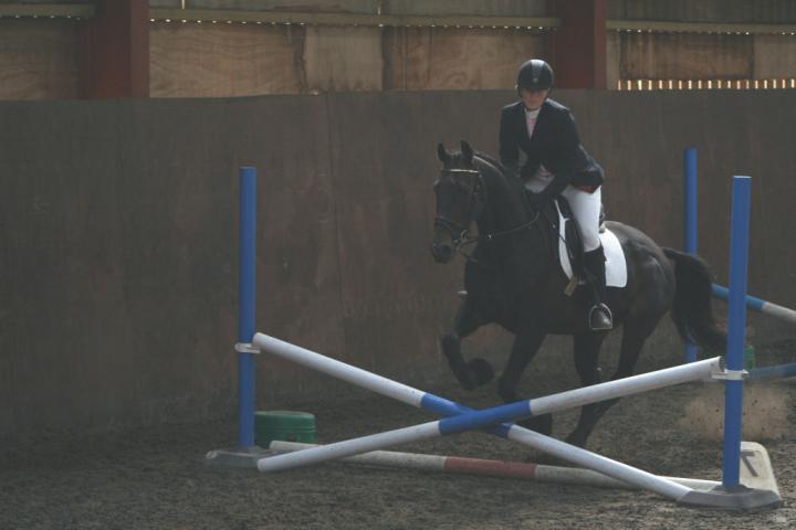 chestnuts-riding-school-100Jumping chestnuts-riding-school-100Jumping