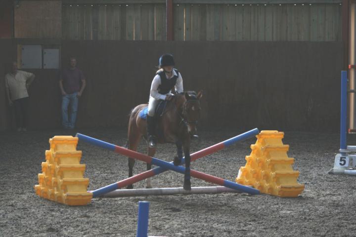 chestnuts-riding-school-104Jumping chestnuts-riding-school-104Jumping